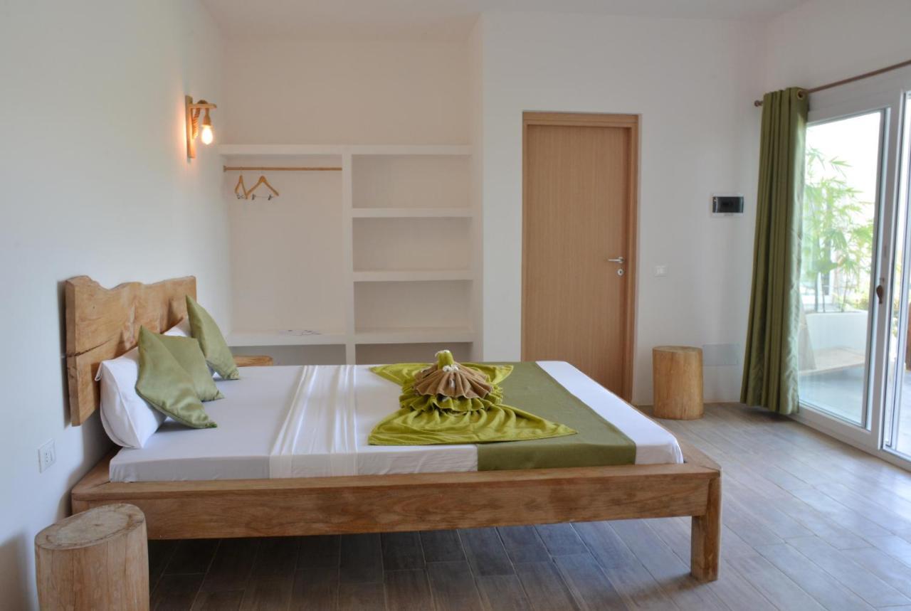 La Base Hotel 키웬그와 외부 사진