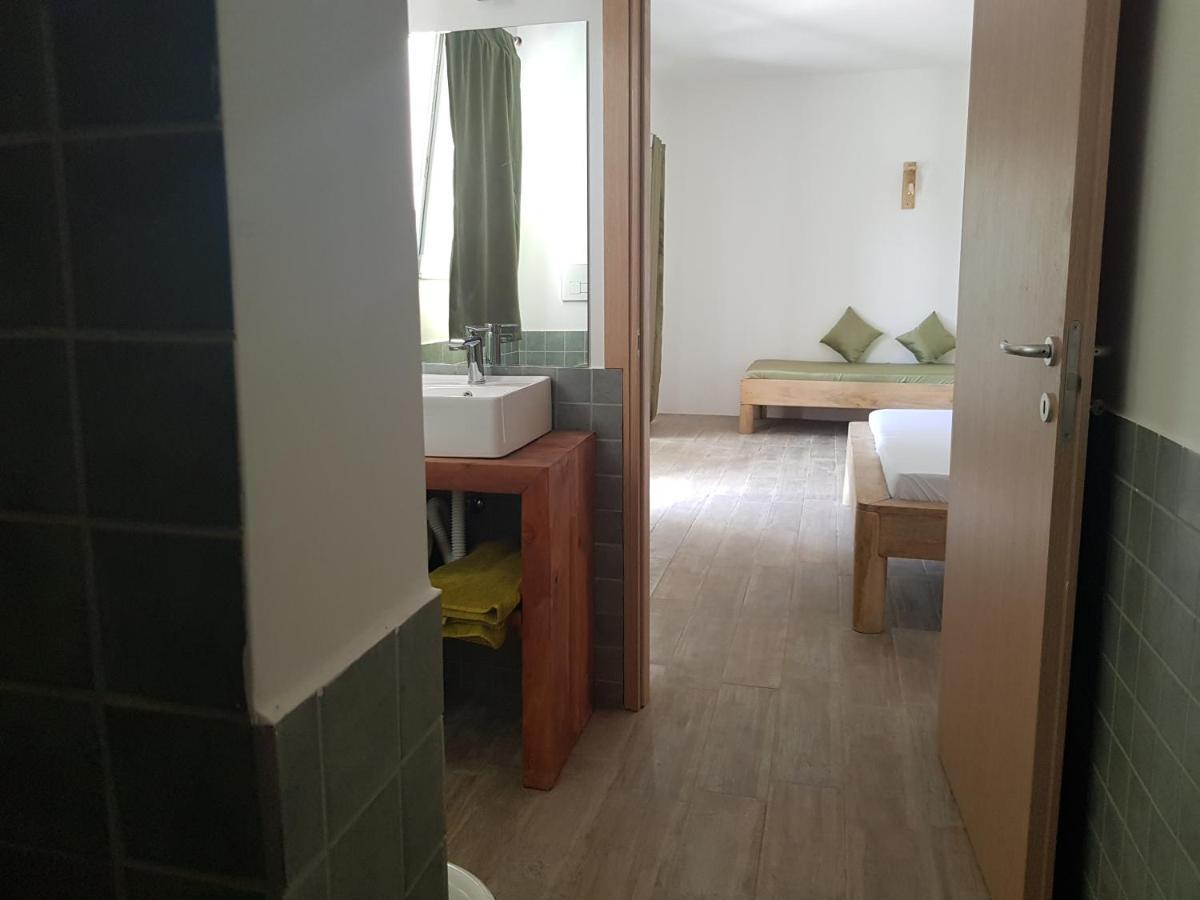 La Base Hotel 키웬그와 외부 사진